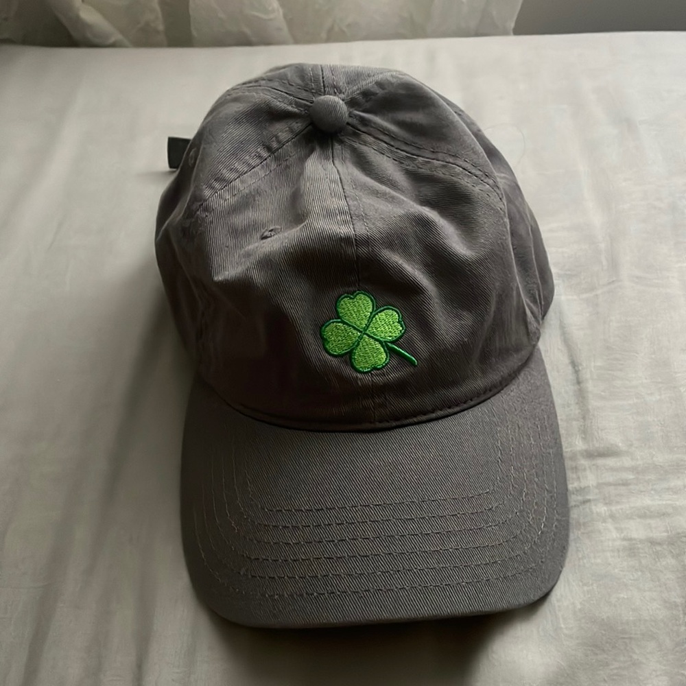 grey lucky u hat
